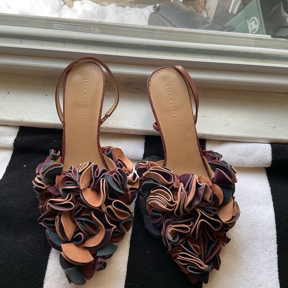 Ulla Johnson Ruffle Heels in Burgundy and Tan